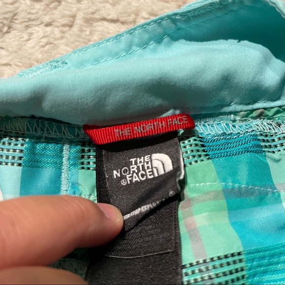 WOMEN’S THE NORTH FACE SHORTS - Picture 2 of 5